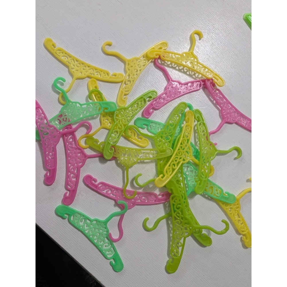 Vintage Mattel‎ 22 BARBIE SIGNATURE HANGERS FILIGREE HANGERS 196Os LOT